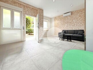 Plus de détails pour Multi-résidentiel à vendre