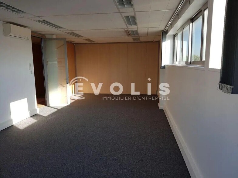 Office in Champigny-sur-Marne for lease - Interior Photo - Image 2 of 13