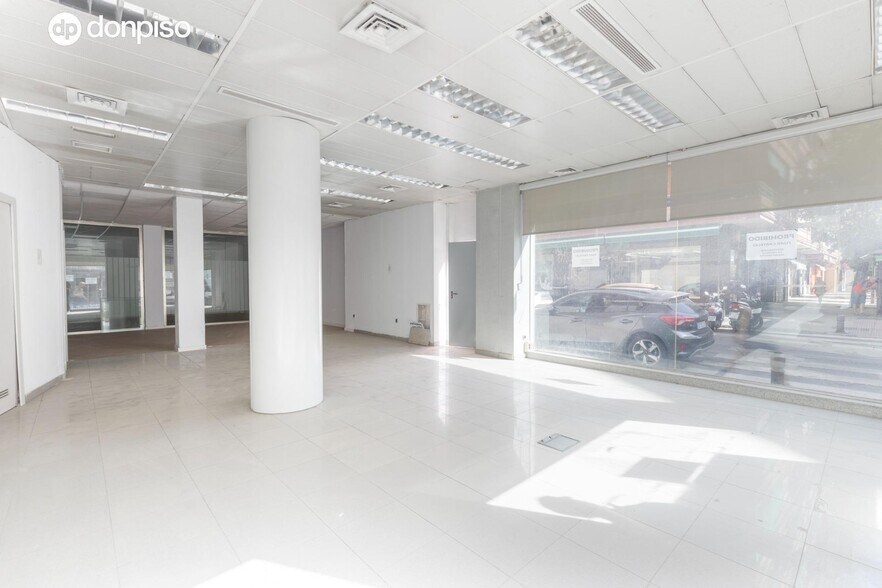 Retail in Granada for sale - Interior Photo - Image 3 of 25