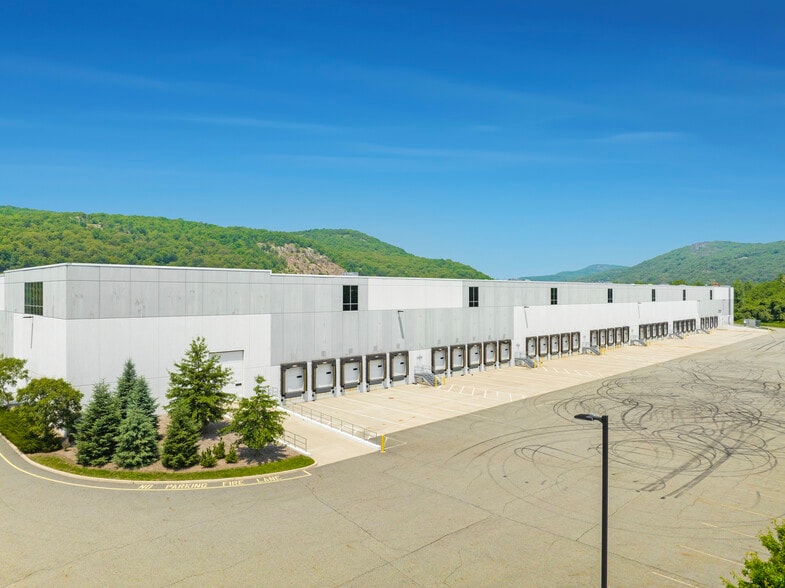 100 Performance Dr, Mahwah, NJ for lease - Building Photo - Image 2 of 24