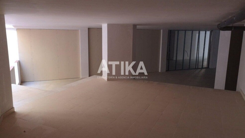 Retail in València for lease - Building Photo - Image 2 of 9