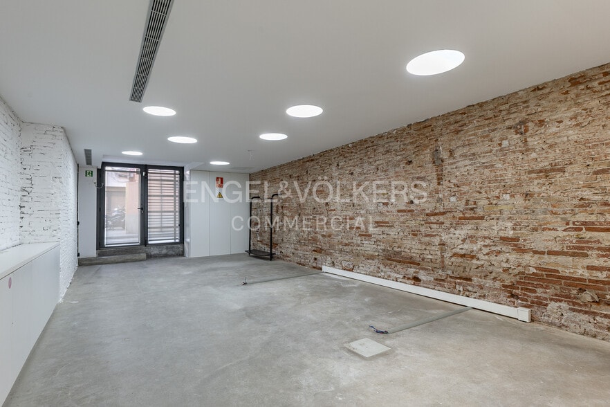 Immeuble residentiel dans Barcelone, Barcelona à vendre - Photo intérieure - Image 2 de 9