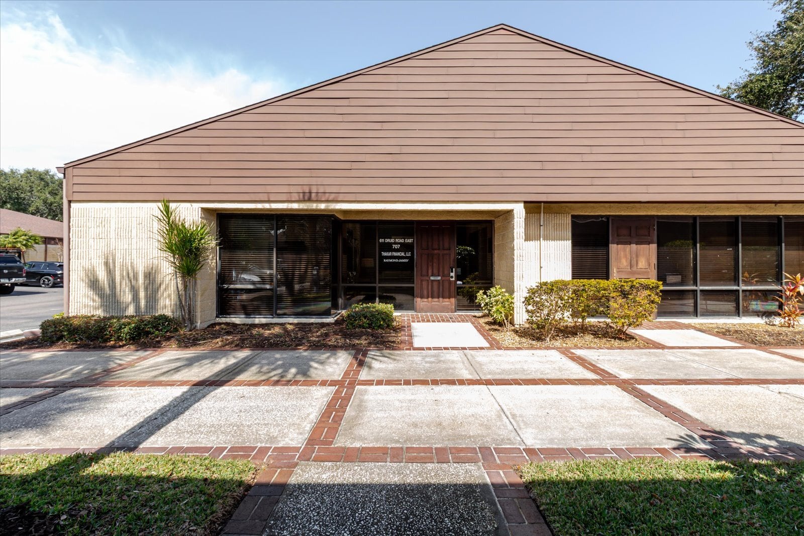 611 Druid Rd E, Clearwater, FL for sale Primary Photo- Image 1 of 5