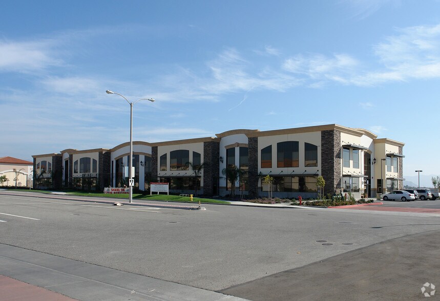 400 W Ventura Blvd, Camarillo, CA à louer - Photo du bâtiment - Image 3 de 6
