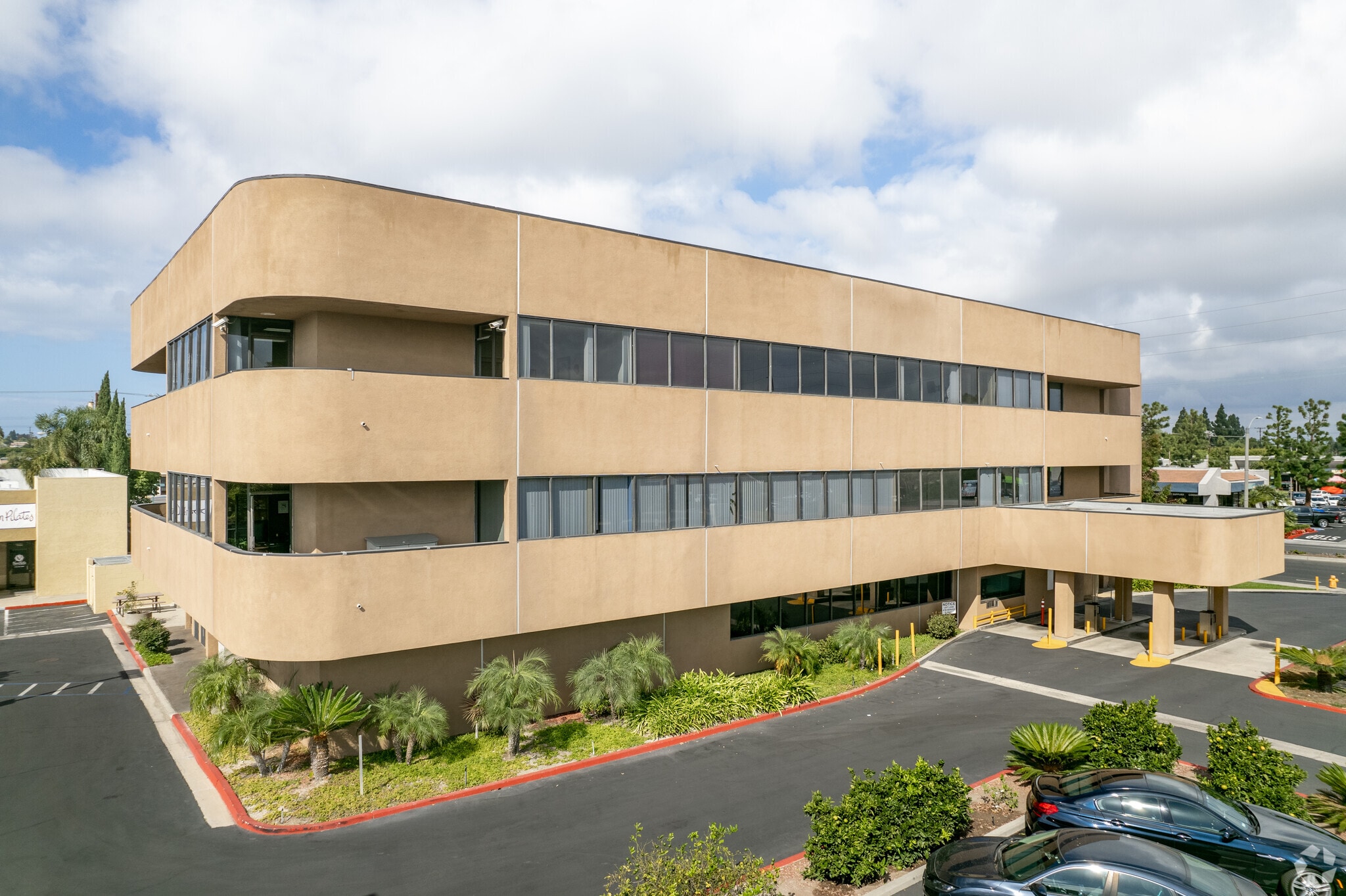 9042 Garfield Ave, Huntington Beach, CA for lease Primary Photo- Image 1 of 9