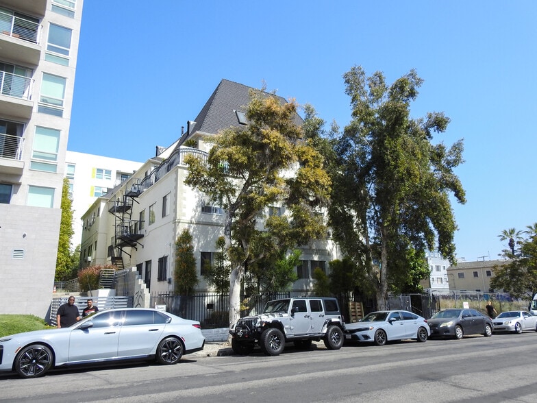 722 S Manhattan Pl, Los Angeles, CA for sale - Building Photo - Image 2 of 28