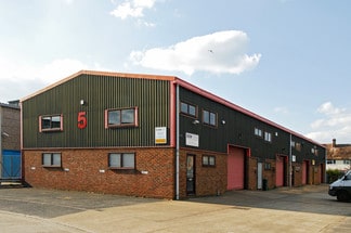 Plus de détails pour Manor Way, Woking - Industriel à louer