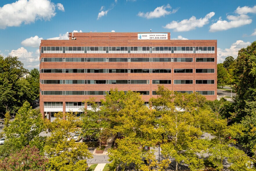 18310 Montgomery Village Ave, Gaithersburg, MD à louer - Photo du bâtiment - Image 2 de 8