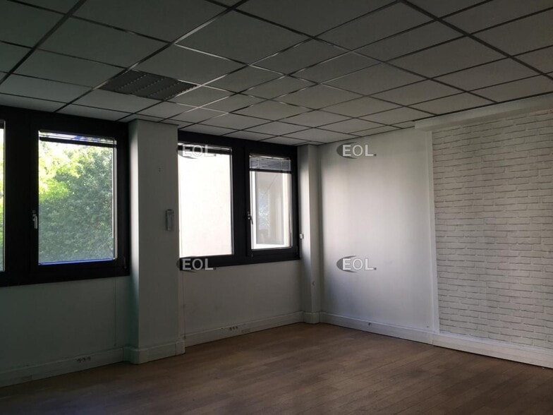 Office in Charenton-le-Pont for lease - Interior Photo - Image 2 of 6