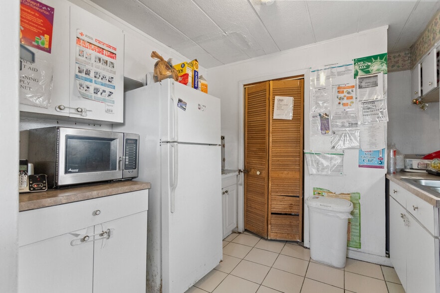 1781 NW 152nd Ter, Opa-locka, FL à vendre - Photo du bâtiment - Image 2 de 25