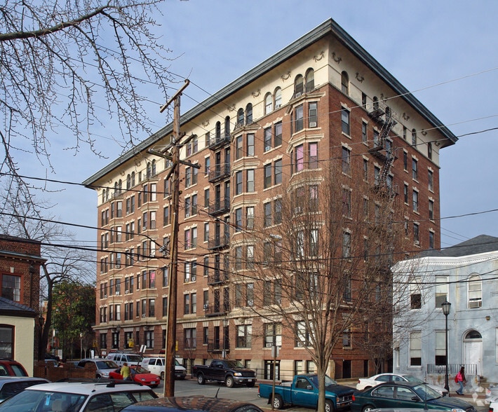 900 W Franklin St, Richmond, VA for lease - Building Photo - Image 3 of 96