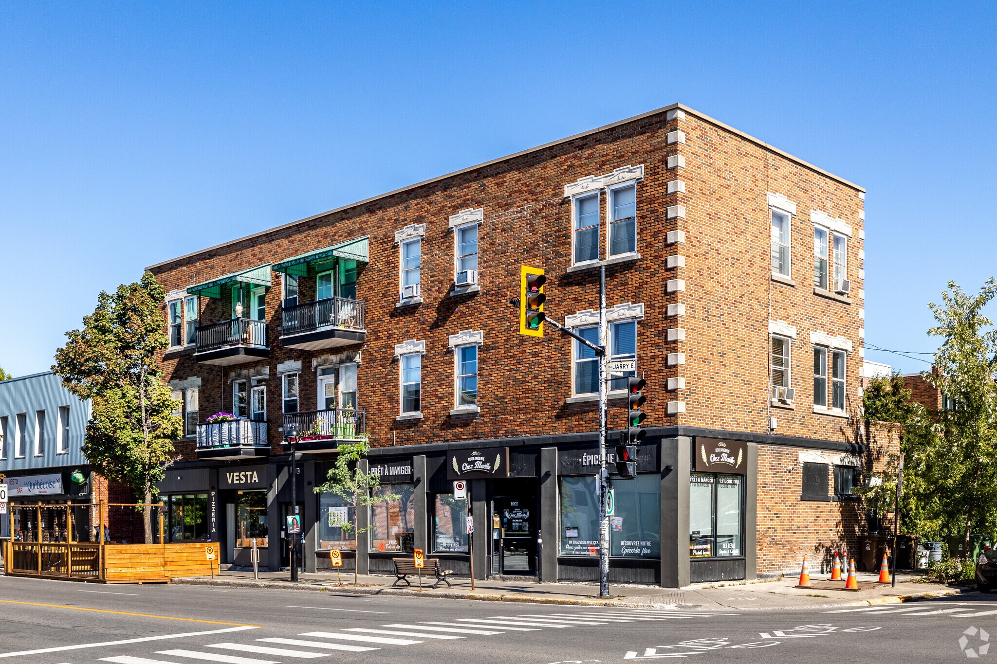 200-208 Rue Jarry E, Montréal, QC for sale Primary Photo- Image 1 of 1