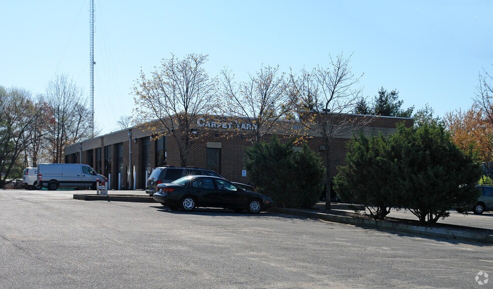 2811 Merrilee Dr, Fairfax, VA à louer - Photo principale - Image 1 de 2