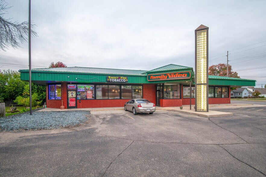 606 W Main St, Waupun, WI à louer - Photo du bâtiment - Image 1 de 9