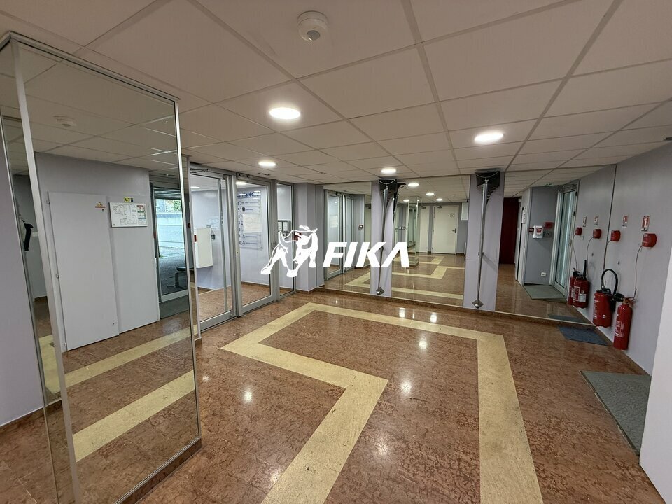 Industrial in Bordeaux for lease Building Photo- Image 1 of 13