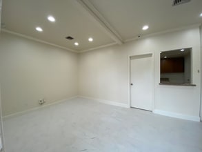 8191 Southwest Fwy, Houston, TX for sale Interior Photo- Image 2 of 6