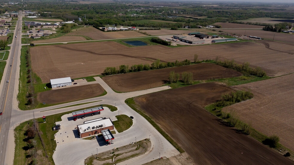 0 Grand Ave, Charles City, IA à vendre - Photo du bâtiment - Image 2 de 12