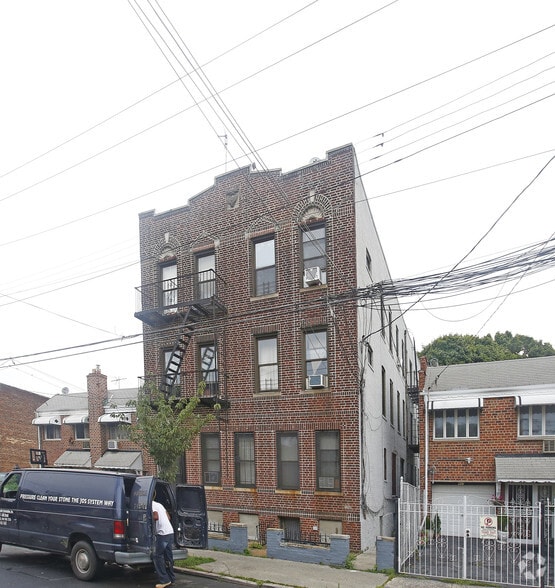 463 Berriman St, Brooklyn, NY for sale - Primary Photo - Image 1 of 6