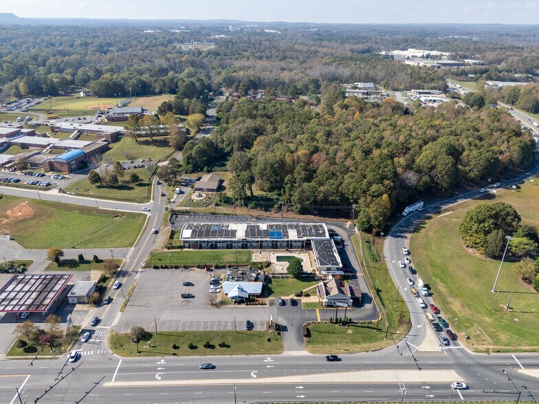 1700 N Chester St, Gastonia, NC à vendre - Photo du bâtiment - Image 3 de 11