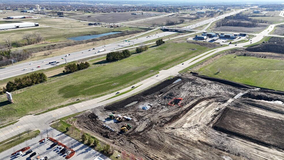 Plum Dr, Urbandale, IA à vendre - Photo du bâtiment - Image 3 de 7