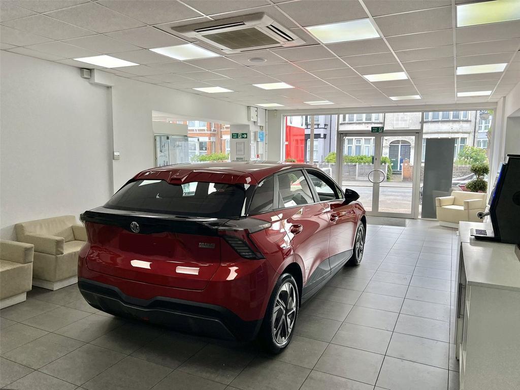 139 West Rd, Westcliff On Sea for lease Interior Photo- Image 1 of 8