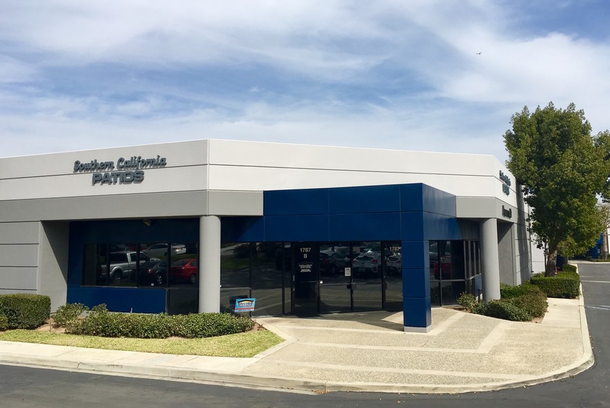 127 Business Center Dr, Corona, CA for lease - Building Photo - Image 1 of 5