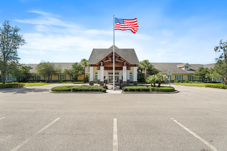 500 SE Indian St, Stuart, FL à vendre - Photo du bâtiment - Image 3 de 22