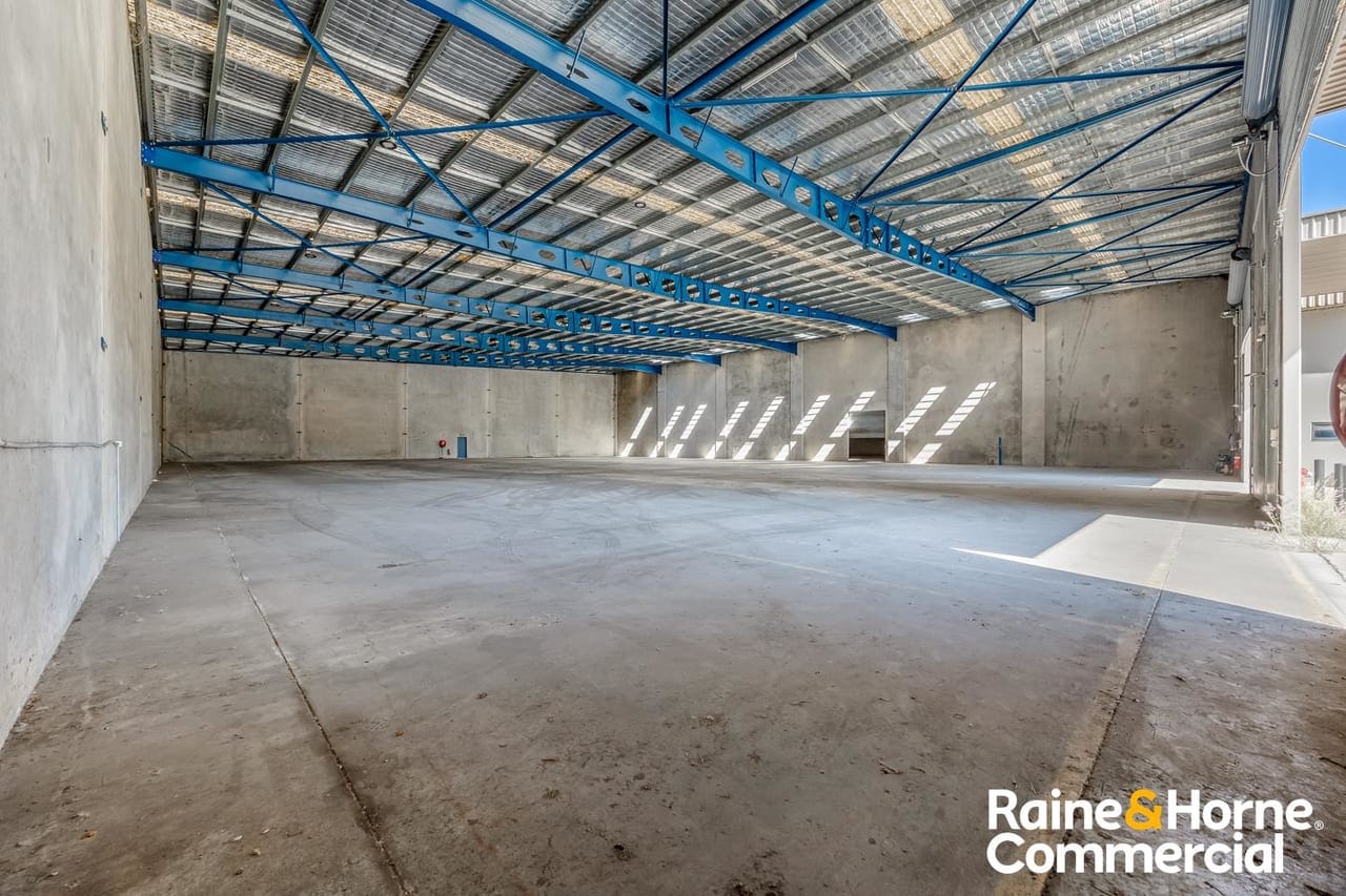 120-122 Warren Rd, Smithfield for lease Interior Photo- Image 1 of 6