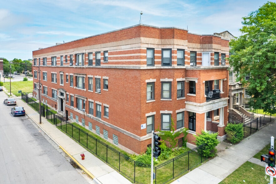 Bronzeville Portfolio portefeuille de 10 propriétés à vendre sur LoopNet.ca - Photo principale - Image 2 de 7