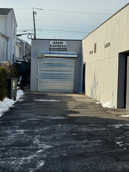 124-128 Market St, Saddle Brook, NJ à louer - Photo du bâtiment - Image 3 de 4