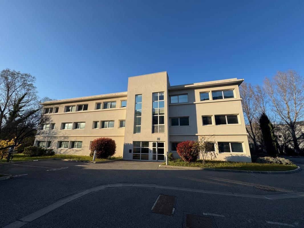 Office in Gémenos for lease Building Photo- Image 1 of 6