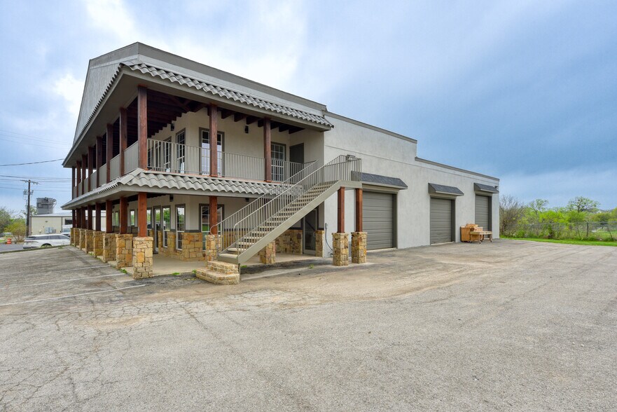 5107 Monaco Cir, San Antonio, TX à vendre - Photo du bâtiment - Image 2 de 43