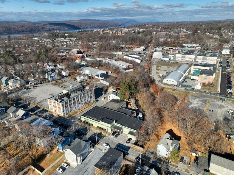 35 High St, Poughkeepsie, NY à vendre - Photo du bâtiment - Image 2 de 9