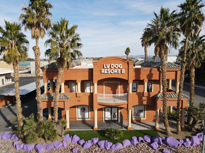 6188 S Sandhill Rd, Las Vegas, NV à vendre - Photo du bâtiment - Image 2 de 43