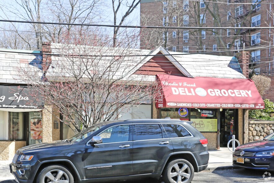 4225 235th St, Little Neck, NY à louer - Photo du bâtiment - Image 3 de 7