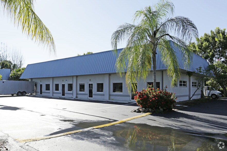 2242 Hemingway Dr, Fort Myers, FL à vendre - Photo principale - Image 1 de 4