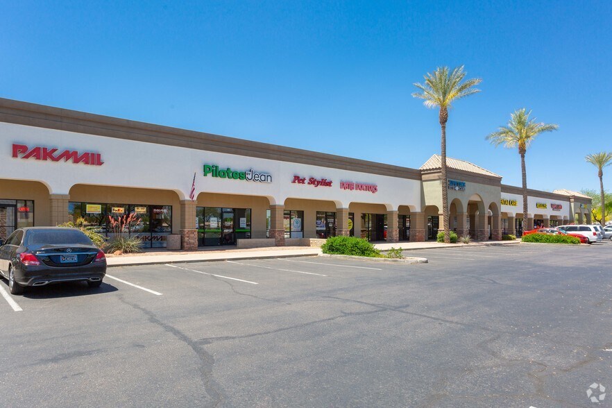 3961 E Chandler Blvd, Phoenix, AZ à louer - Photo du bâtiment - Image 2 de 6