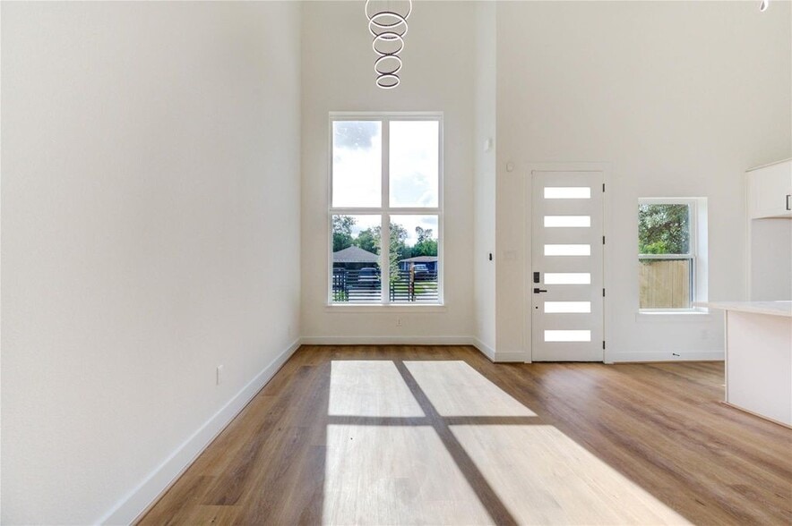 6710 Kassarine #A/B pass, Houston, TX for sale - Building Photo - Image 2 of 37