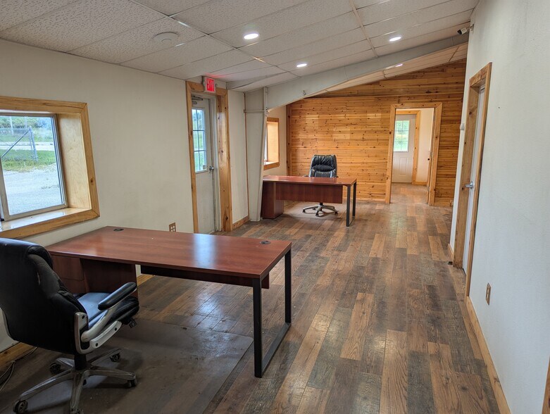 W1957 Highway 16, Ixonia, WI à vendre - Photo du bâtiment - Image 3 de 8