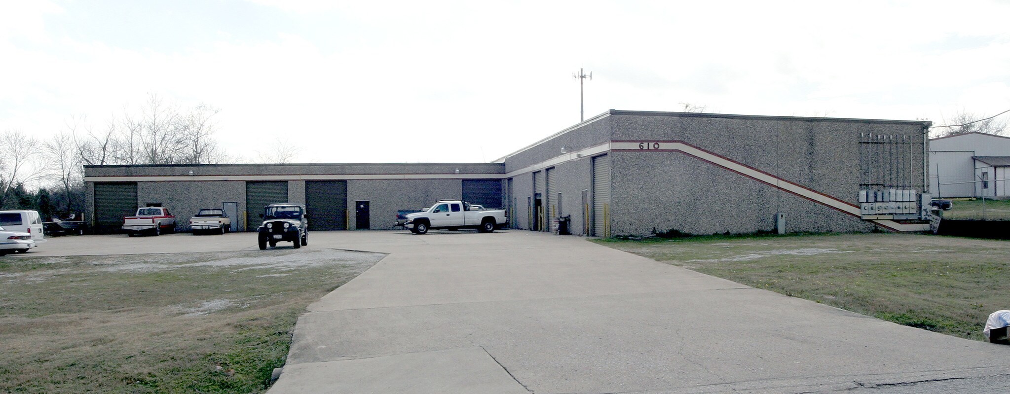 610 2nd St E, Lancaster, TX for lease Primary Photo- Image 1 of 2