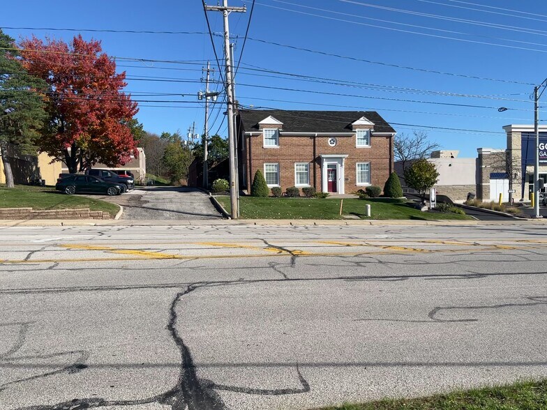 47 N Cleveland Massillon Rd, Akron, OH à louer - Photo du bâtiment - Image 2 de 8