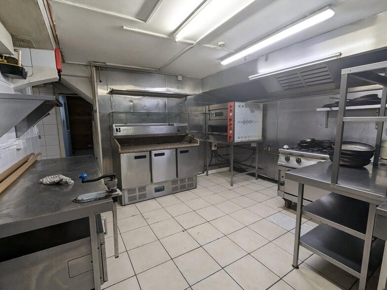 42-44 High St, Woking for lease - Interior Photo - Image 3 of 7