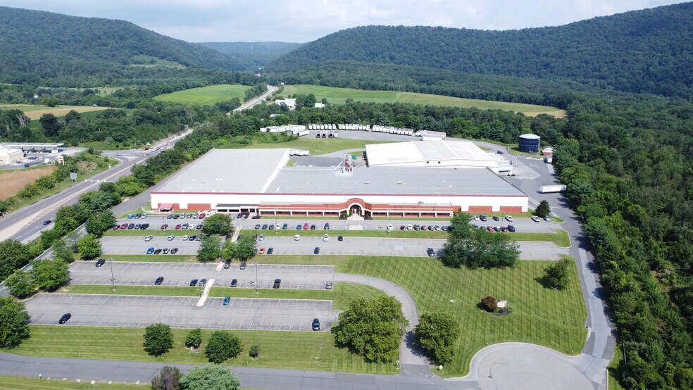 100 Industrial Dr, Hamburg, PA à vendre - Photo du bâtiment - Image 2 de 10