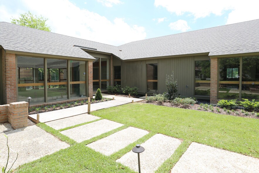 7330 Highland Rd, Baton Rouge, LA à louer - Photo du bâtiment - Image 2 de 29