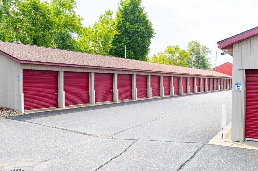 1177 M-89, Plainwell, MI à vendre - Photo du bâtiment - Image 3 de 7
