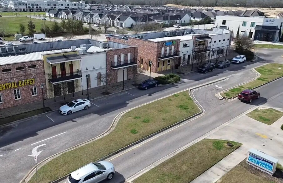 14350 Wax Rd, Baton Rouge, LA à louer - Photo du bâtiment - Image 2 de 6