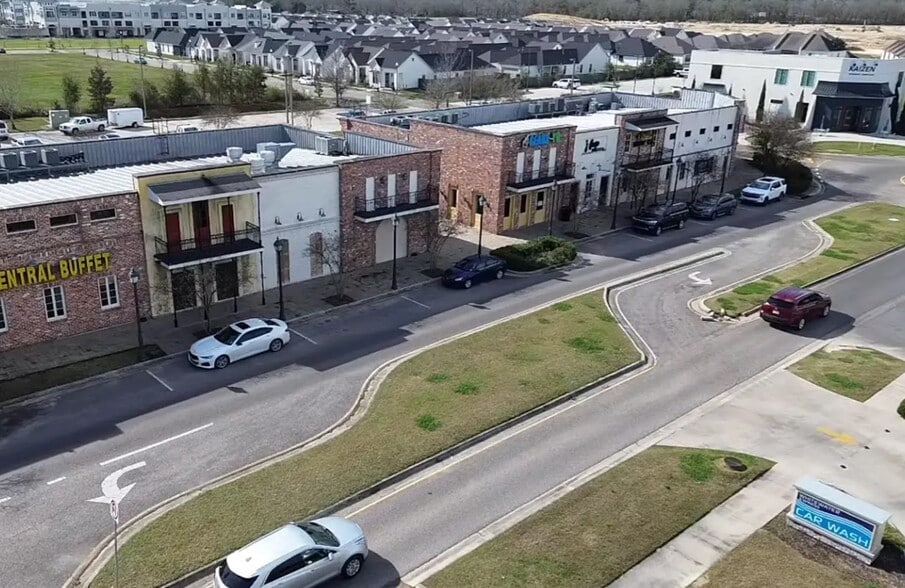 14350 Wax Rd, Baton Rouge, LA à louer - Photo du bâtiment - Image 2 de 6