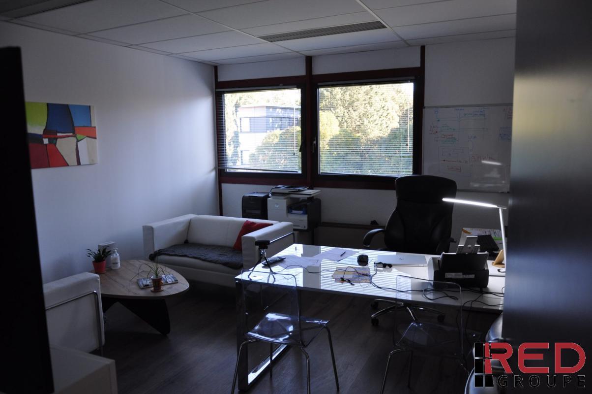 Office in Meyreuil for lease Interior Photo- Image 1 of 5