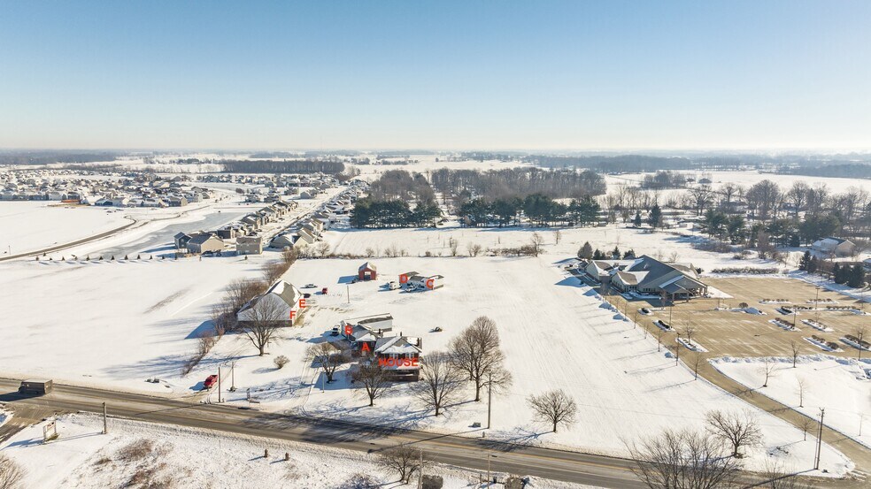 8758 IN-9, Pendleton, IN à vendre - Photo du bâtiment - Image 2 de 75
