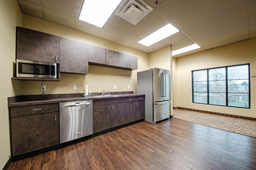 8534 Yankee St, Dayton, OH for lease - Interior Photo - Image 2 of 26